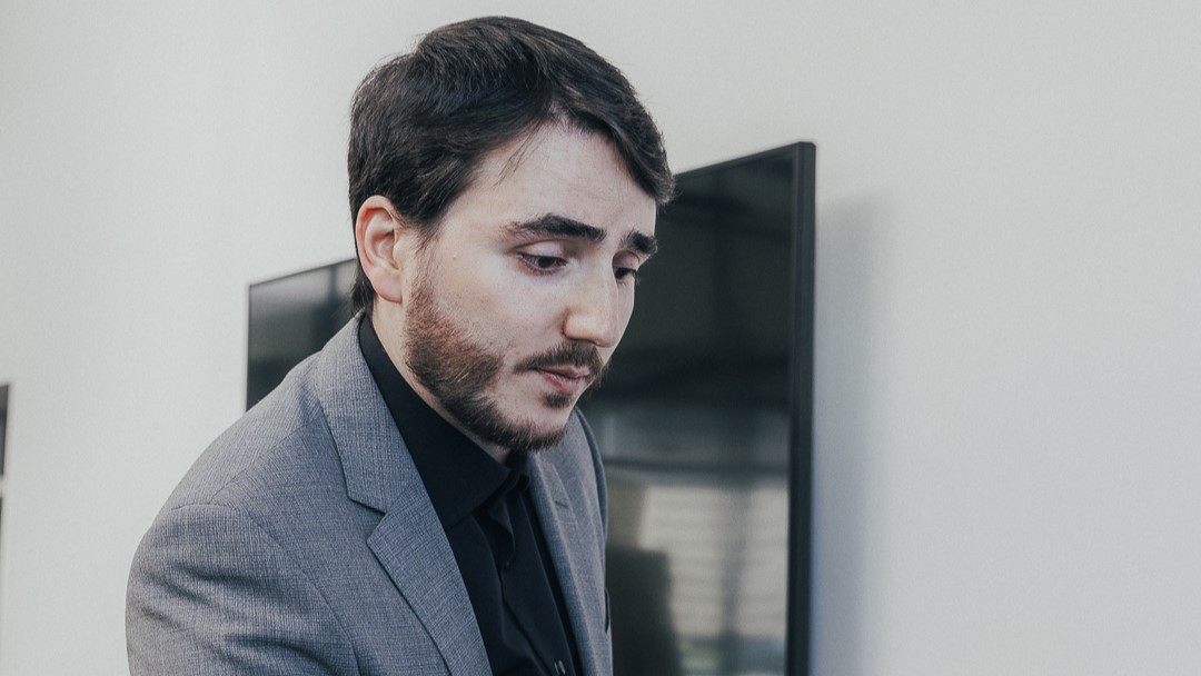 Steuerberater schreibt an einem Whiteboard in Siegen